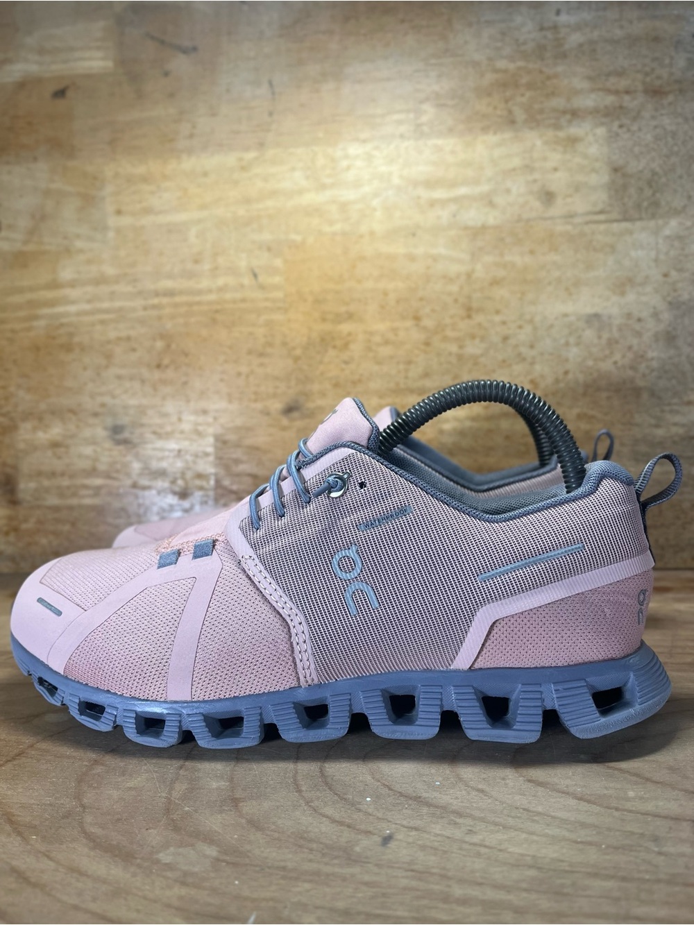 On Cloud 5 WATERPROOF REFLECTIVE Womens Sz 8 Running Shoes Sneakers Rose Fossil - Picture 5 of 13